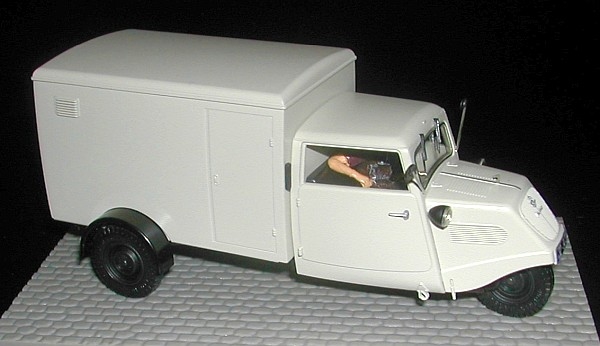 Hübner/Märklin 7009 Tempo Hanseat mit geschlossener Plattform und Fahrer 1/32