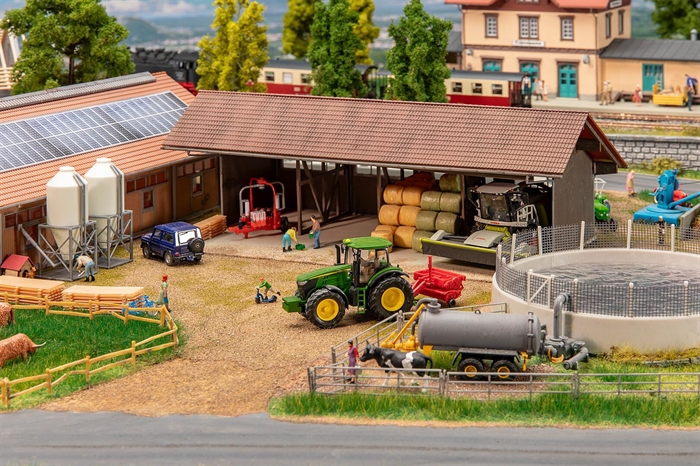 Faller 130584 Stallgebäude mit Gülletank und Futtersilos, Ep IV, H0