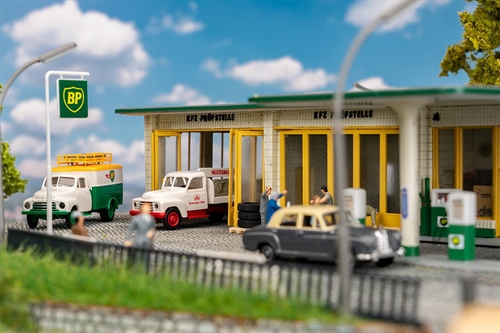 Faller 130592 Große BP-Tankstelle Ep III, H0