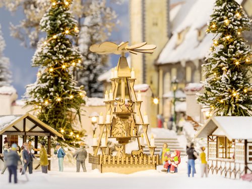 Noch 14395 Weihnachtsmarktpyramide, Holz inkl. Beleuchtung. Lasercut, H0