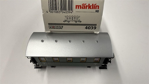 Märklin 4039 Personenwagen mit Kufen und Innenbeleuchtung (GEBRAUCHT)