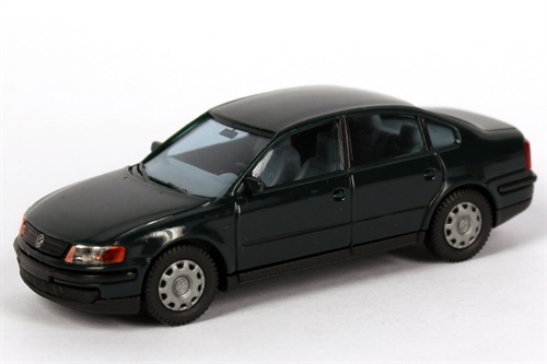 AWM 0750 VW Passat '97, dunkelgrün, H0