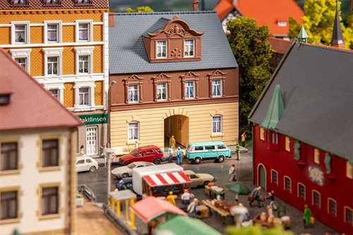  Faller 232178 Reihenhaus mit Drive-in-Möglichkeit, Spur N