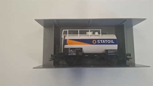 Klein Modellbahn 3358 DSB Kesselwagen „Statoil“, Epoche V (gebraucht)