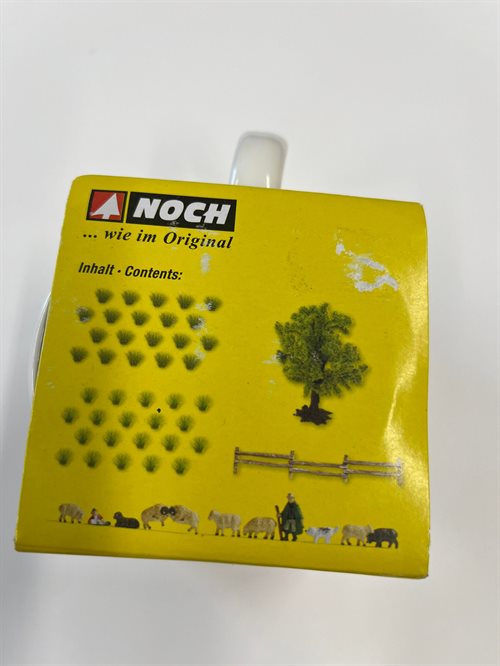 Noch 13302 Becher mit Baum, Zaun und Figuren