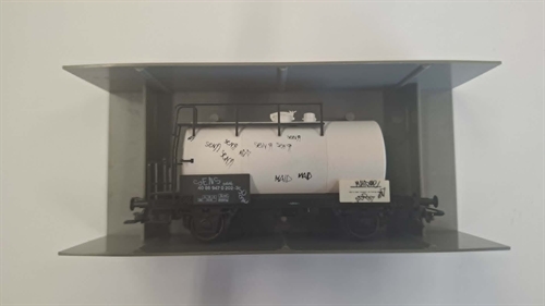 Klein modellbahn SoSe61/97 2-achsiger Kesselwagen von DSB ''GRAFFITI'' Epoche V (GEBRAUCHT)