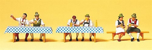 Preiser 10447 „Zum Oktoberfest“, drei Figurenpaare, H0