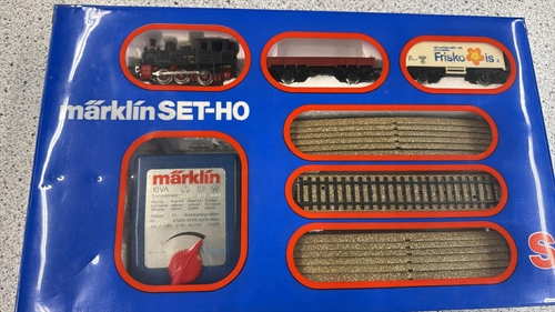 Märklin 0984 Startpackung mit Güterzug, Frisko-Eiswagen, M-Gleis-Oval und Transformator (GEBRAUCHT)