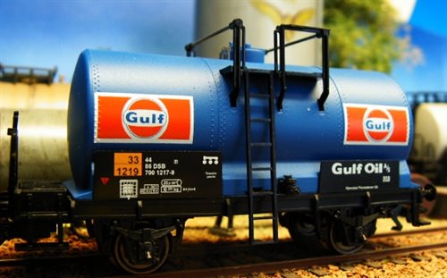 Märklin 4870.008 Kesselwagen Litra ZE der Danske Statsbaner „GULF OIL A/S“ mit Bremspritsche, H0