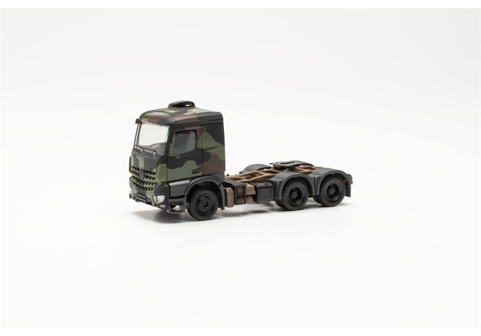 Herpa 747028 Mercedes-Benz Arocs 6x4 Sattelzugmaschine „Bundeswehr“, Flecktarn, H0