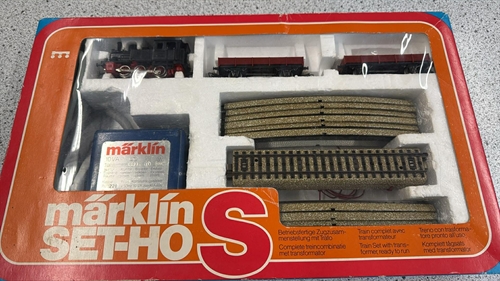 Märklin 0974 Startpackung mit Güterzug, zwei Flachwagen, M-Gleis-Oval und Transformator (gebraucht)