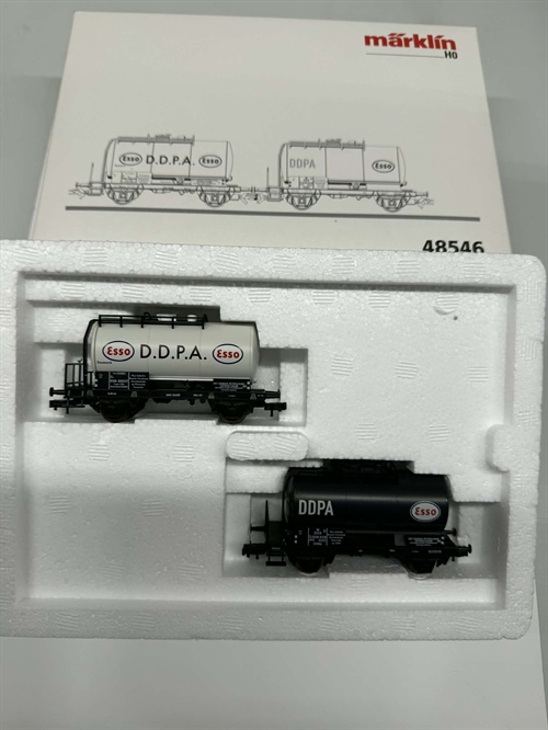 Märklin 48546 2-teiliges Set mit zwei Esso-Kesselwagen (gebraucht)