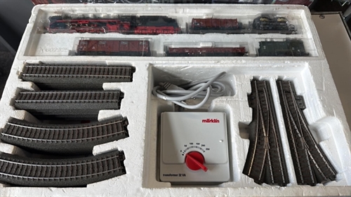 Märklin 29625 Analog/Delta Starterset mit BR 41, 5 Wagen, Gleisoval und Transformator (GEBRAUCHT)