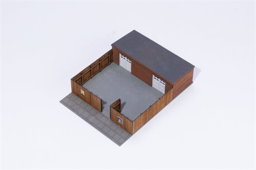  Hobbytrade 87214 Hinterhof mit Werkstatt, H0