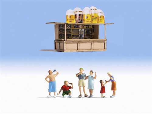 Noch 12025 am Kiosk, fertig montiertes Laser-Cut Modell mit Figuren, H0