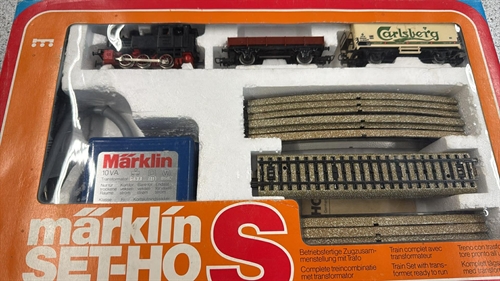 Märklin 0978 Startpackung mit Güterzug, Flachwagen und Carlsberg-Wagen, M-Gleis-Oval und Transformator (GEBRAUCHT)