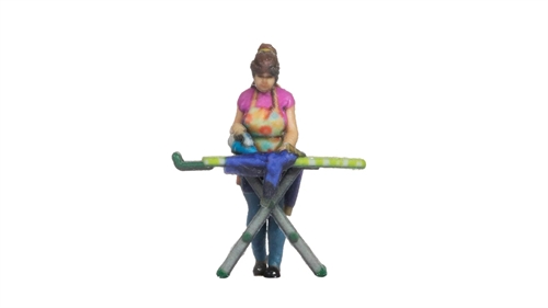 Noch 10425 Frau bügelt H0